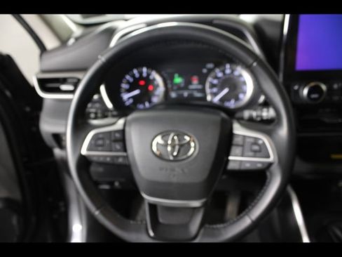 Used 2023 Toyota Highlander XLE AWD/4WD image 20