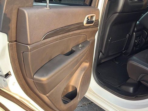 Used 2021 Jeep Grand Cherokee Laredo X RWD image 22