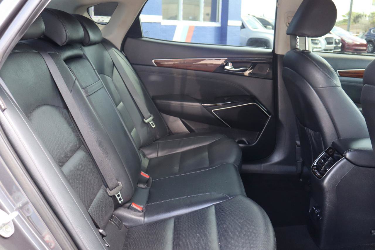 Used 2017 Kia Cadenza Premium w/ Luxury Package FWD image 19