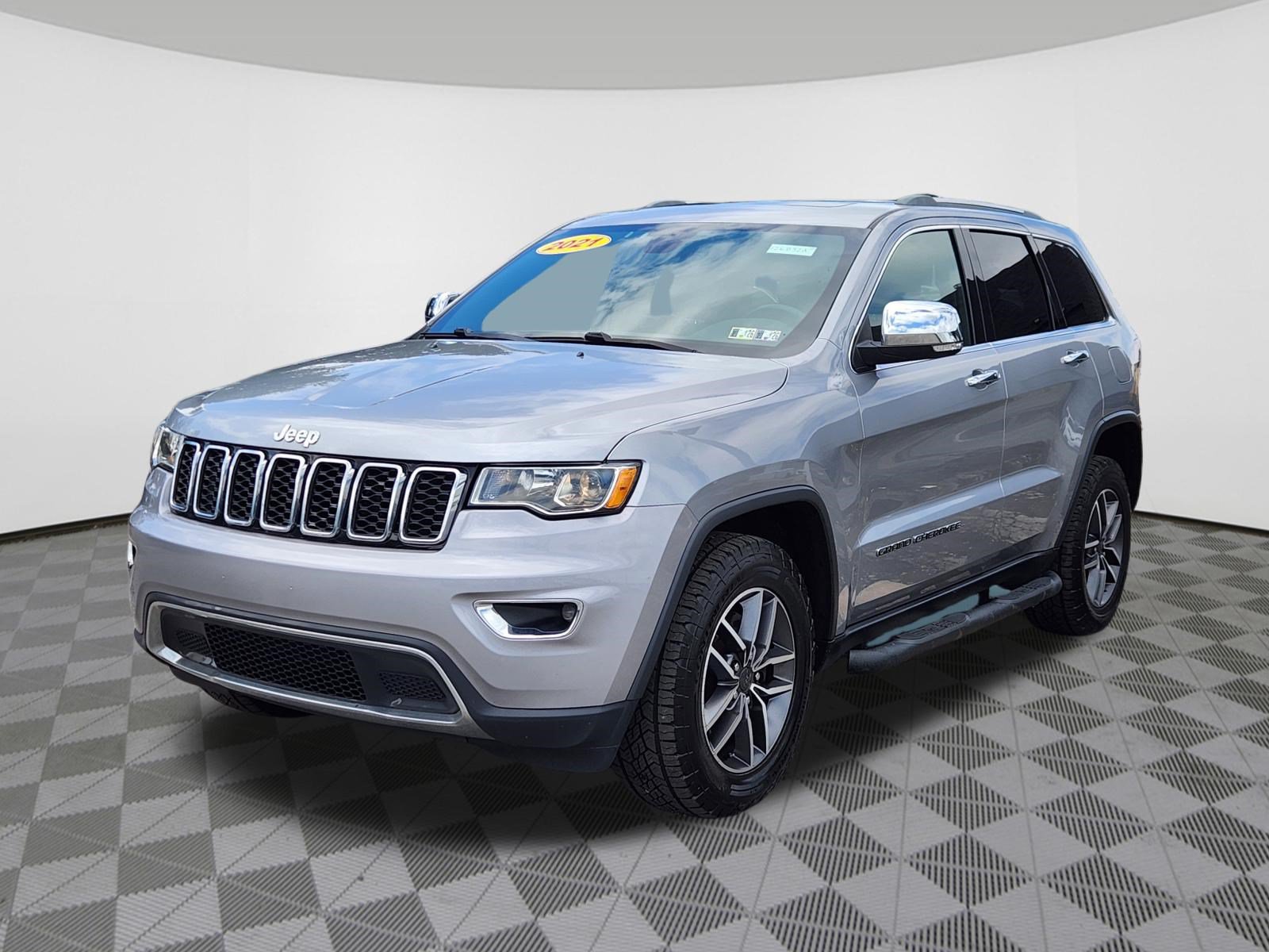 Used 2021 Jeep Grand Cherokee Limited AWD/4WD image 2