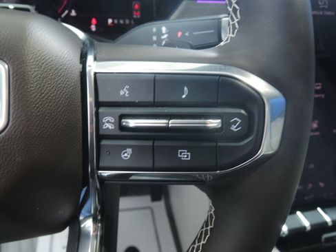 Used 2025 GMC Acadia Denali w/ Super Cruise Package FWD image 17