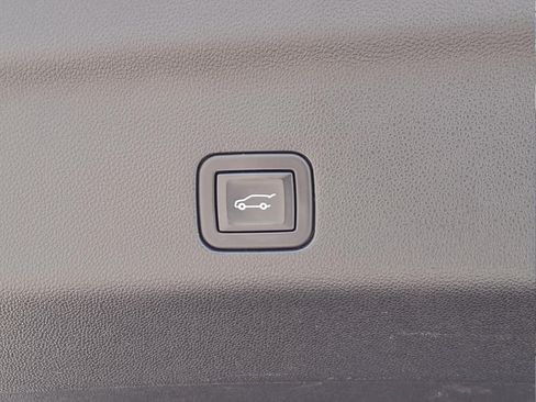 Used 2023 Chevrolet Suburban Premier AWD/4WD image 6