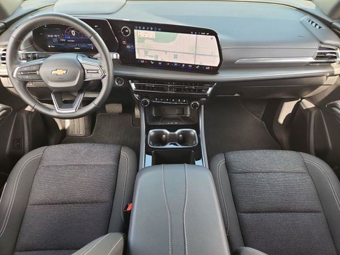Certified 2025 Chevrolet Traverse LT FWD image 21
