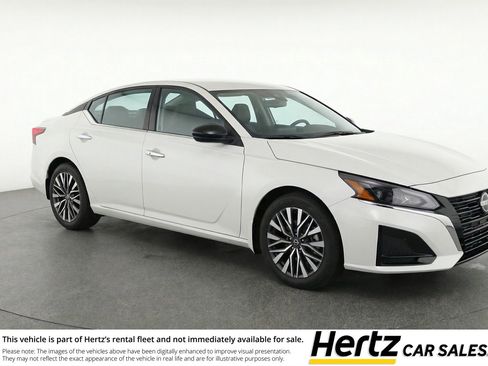 Used 2025 Nissan Altima 2.5 SV image 1