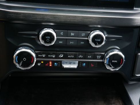 Certified 2024 Ford F450 Lariat w/ Lariat Ultimate Package AWD/4WD image 24