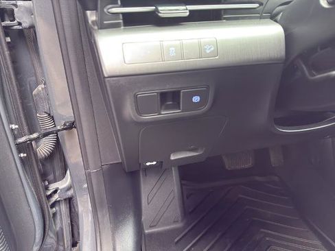 Used 2025 Hyundai Kona SEL image 17