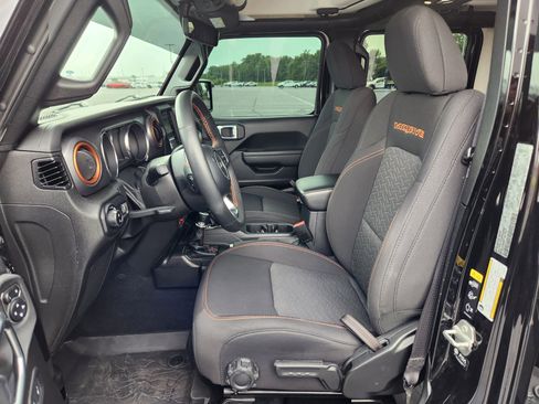 Used 2023 Jeep Gladiator Mojave w/ Trailer Tow Package image 11