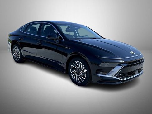 New 2025 Hyundai Sonata Limited image 3
