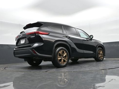 Used 2023 Toyota Highlander Bronze Edition image 32