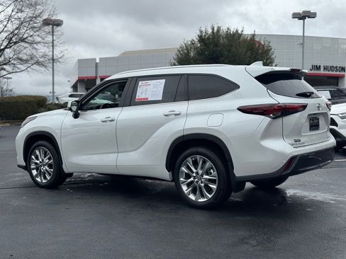 Used 2024 Toyota Highlander Limited image 13