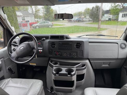 Used 2010 Ford E-250 and Econoline 250 RWD image 9