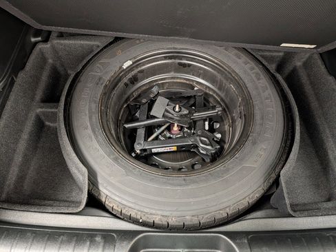 Used 2019 Jeep Cherokee Latitude Plus w/ Comfort/Convenience Group image 23