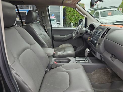 Used 2010 Nissan Frontier LE w/ LE Value Truck Pkg AWD/4WD image 11