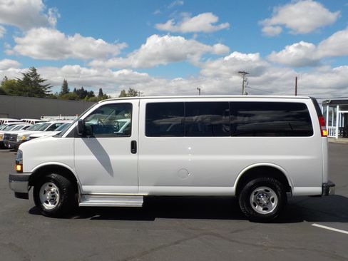 Used 2017 Chevrolet Express 3500 LT w/ LT Preferred Equipment Group RWD image 2