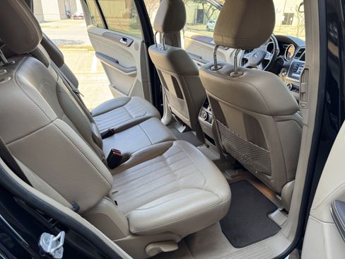 Used 2014 Mercedes-Benz GL 450 4MATIC image 36