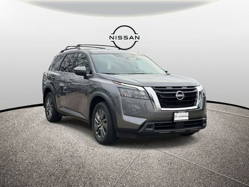 Certified 2024 Nissan Pathfinder SV image 2