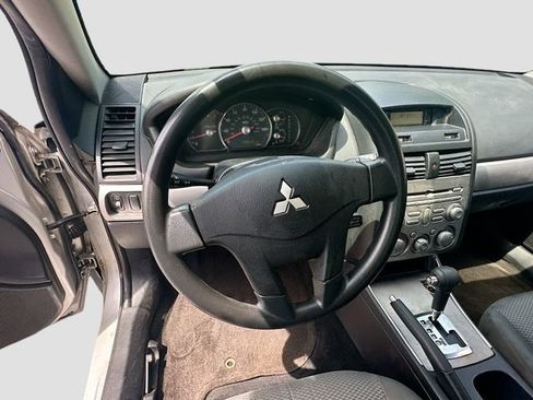 Used 2011 Mitsubishi Galant FWD image 12