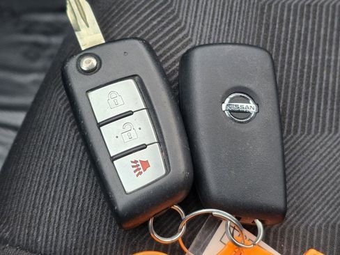 Used 2015 Nissan Rogue S image 32