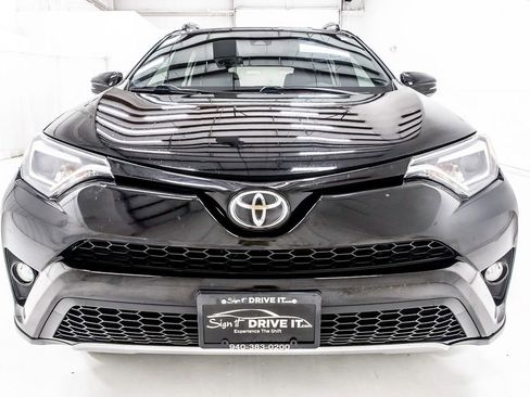 Used 2018 Toyota RAV4 SE w/ Power Extra Value Package FWD image 10