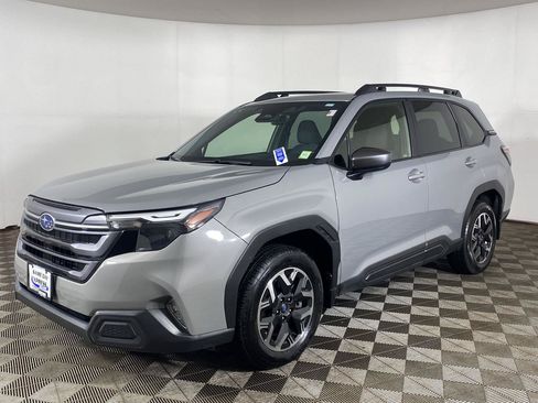Used 2025 Subaru Forester Premium AWD/4WD image 11
