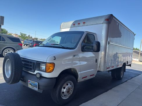 Used 2003 Ford E-350 and Econoline 350 Super Duty image 2