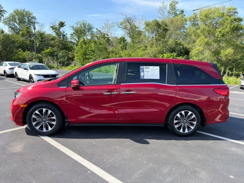 Used 2024 Honda Odyssey EX-L image 3