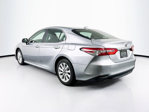 Used 2019 Toyota Camry LE FWD image 5