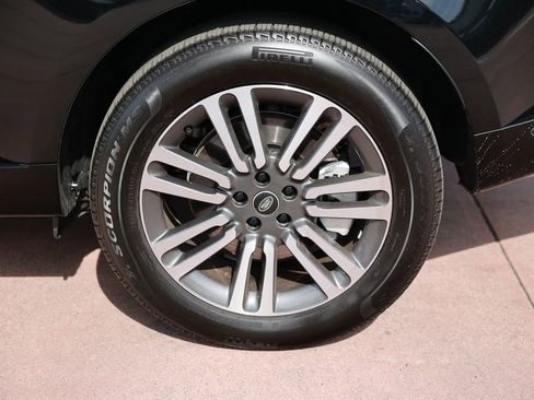 Used 2025 Land Rover Range Rover Long Wheelbase SE image 10