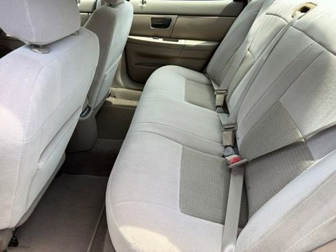 Used 2004 Ford Taurus SE FWD image 11