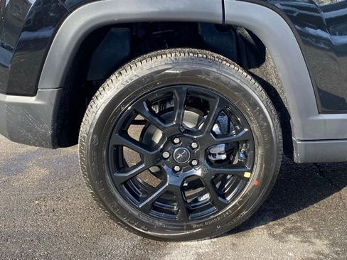 New 2026 Jeep Compass Latitude image 18