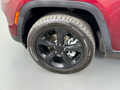 Used 2023 Jeep Grand Cherokee Limited w/ Black Appearance Package AWD/4WD image 37
