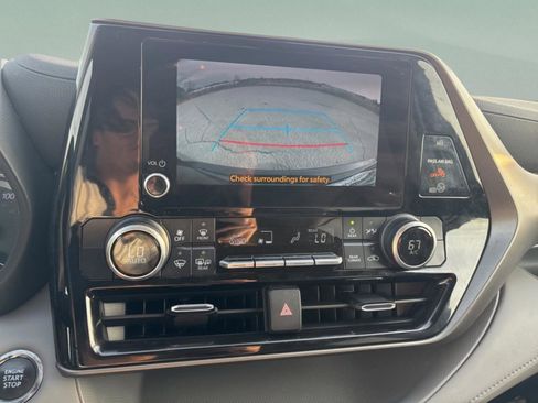 Certified 2023 Toyota Highlander LE image 19