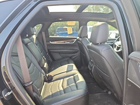 Used 2018 Cadillac XT5 Platinum w/ Driver Assist Package AWD/4WD image 5