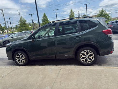 Used 2023 Subaru Forester Premium AWD/4WD image 6
