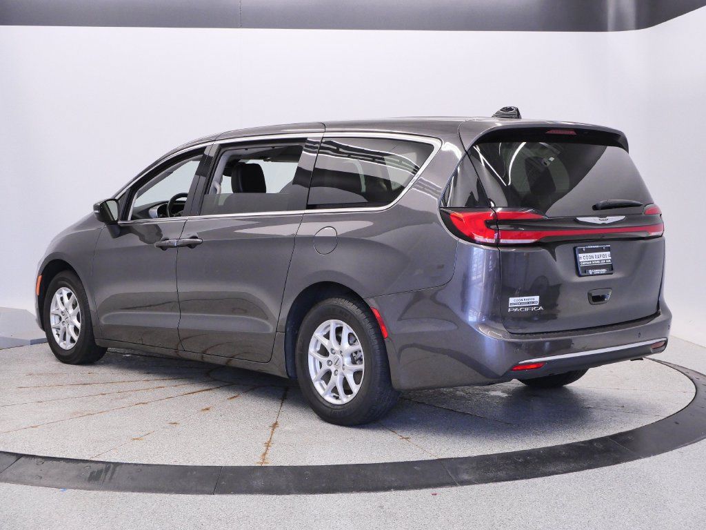 Certified 2023 Chrysler Pacifica Touring-L FWD image 3