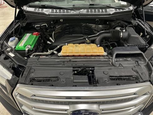 Used 2016 Ford F150 Platinum w/ Equipment Group 701A Luxury image 34