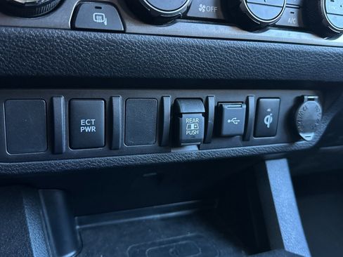 Used 2022 Toyota Tacoma TRD Off-Road image 26