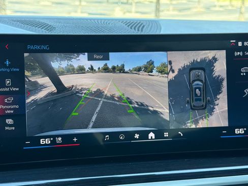 Used 2025 BMW X7 M60i AWD/4WD image 25
