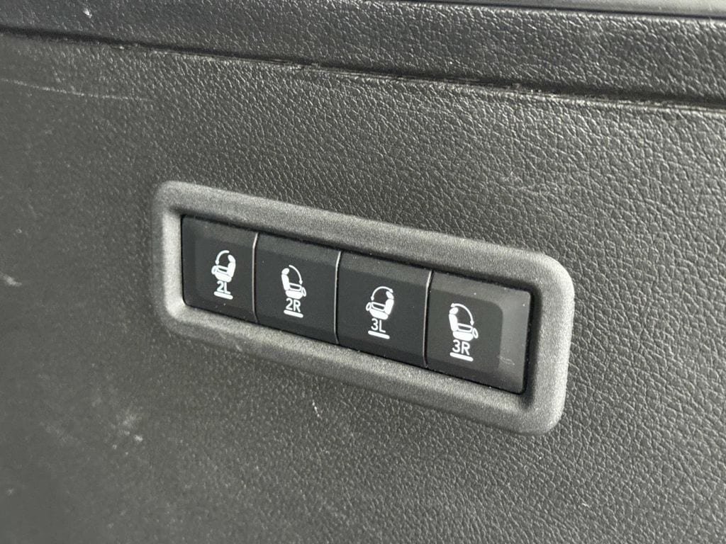 Used 2024 Jeep Wagoneer Series III AWD/4WD image 13