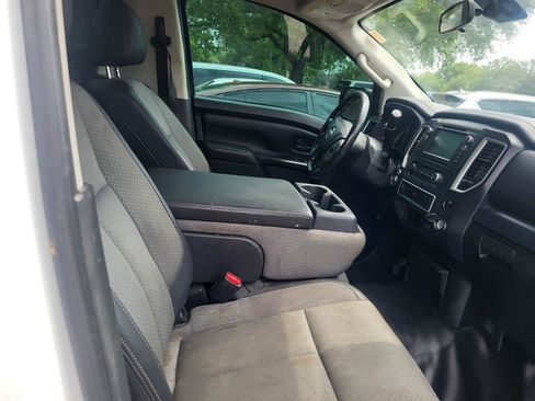 Used 2019 Nissan Titan S RWD image 17