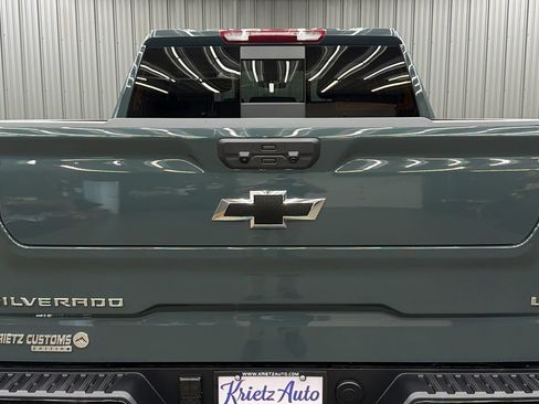 Used 2026 Chevrolet Silverado 1500 LT Trail Boss w/ LT Trail Boss Premium Package AWD/4WD image 17