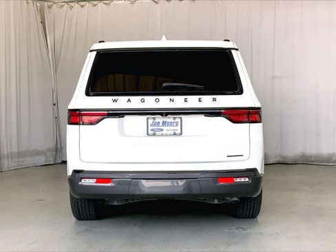 Used 2022 Jeep Wagoneer Series III w/ Flexible Seating Group RWD image 4