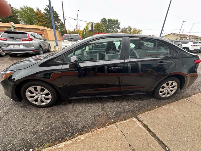 Used 2023 Toyota Corolla LE FWD image 4