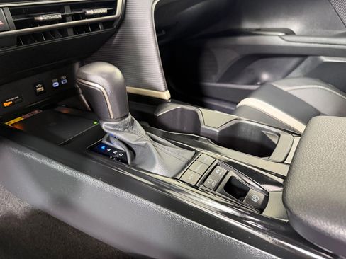 Used 2025 Toyota Camry SE FWD image 17