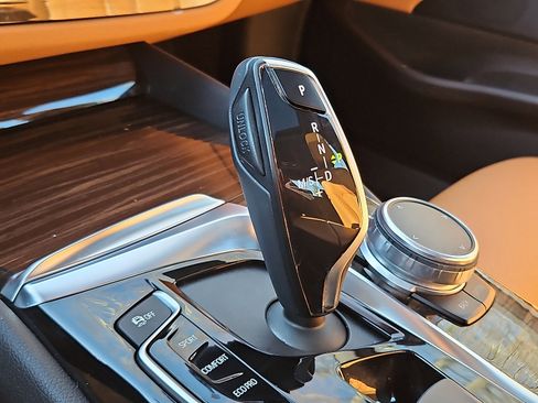 Used 2019 BMW 530i xDrive w/ Convenience Package image 14