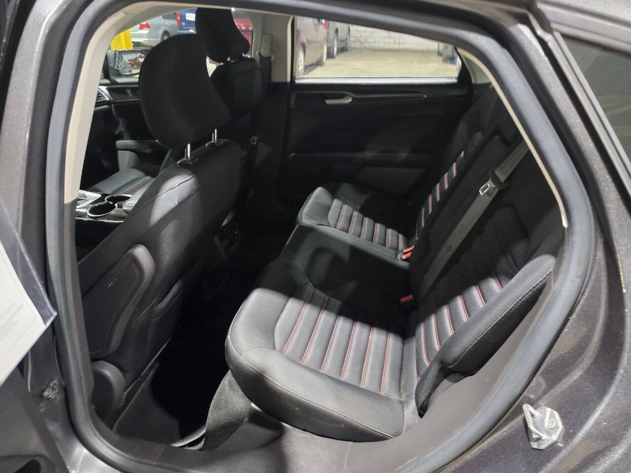 Used 2016 Ford Fusion SE FWD image 26