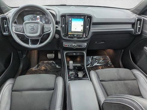 Used 2021 Volvo XC40 T5 R-Design w/ Climate Package image 18