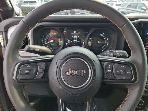 Used 2024 Jeep Wrangler Unlimited AWD/4WD image 18