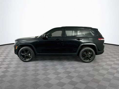 Used 2023 Jeep Grand Cherokee Altitude AWD/4WD image 5