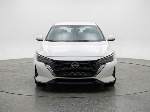 Used 2025 Nissan Sentra SV image 2